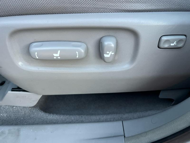 Toyota Highlander Limited V6 2WD 2006