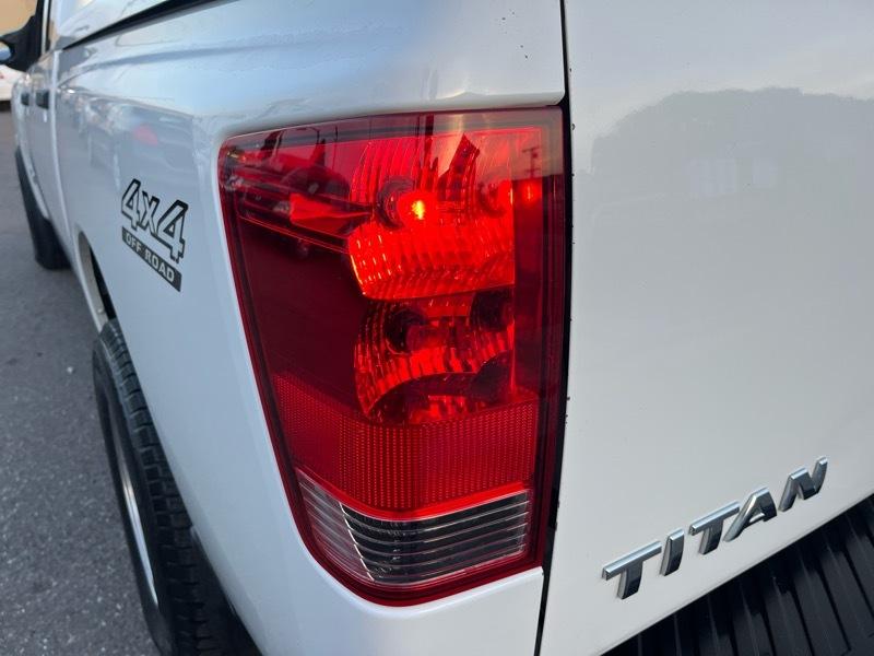 Nissan Titan XE Crew Cab 4WD 2005