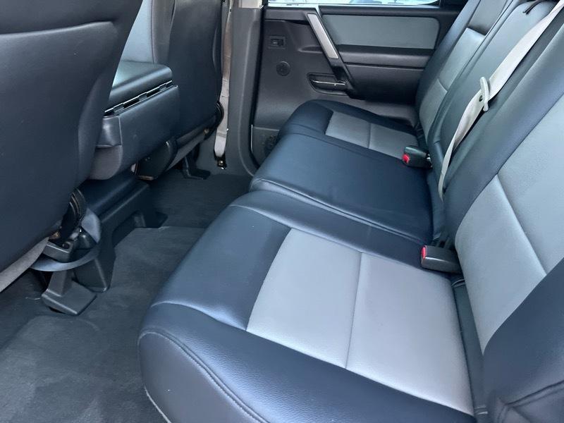 Nissan Titan XE Crew Cab 4WD 2005