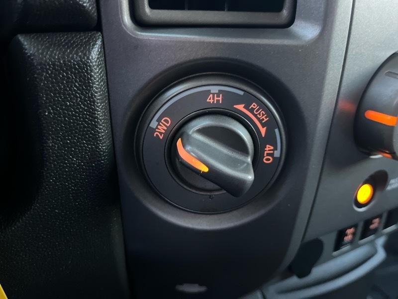 Nissan Titan XE Crew Cab 4WD 2005