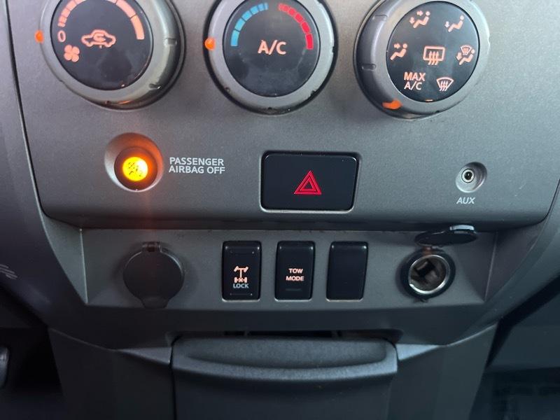 Nissan Titan XE Crew Cab 4WD 2005