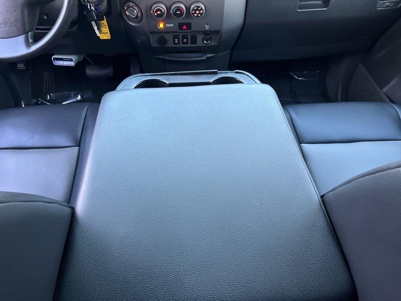 Nissan Titan XE Crew Cab 4WD 2005