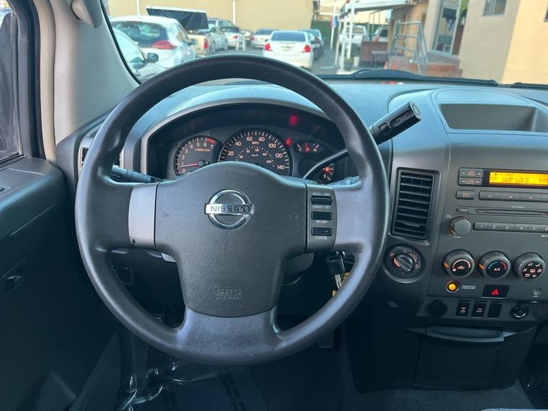 Nissan Titan XE Crew Cab 4WD 2005