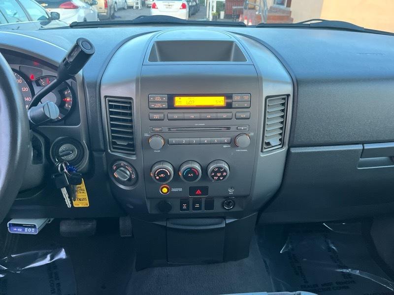 Nissan Titan XE Crew Cab 4WD 2005