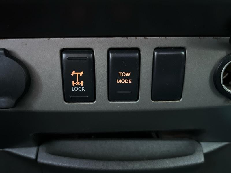 Nissan Titan XE Crew Cab 4WD 2005