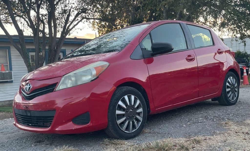 2013 Toyota Yaris LE