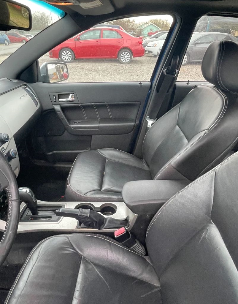 Ford Focus SEL Sedan 2011