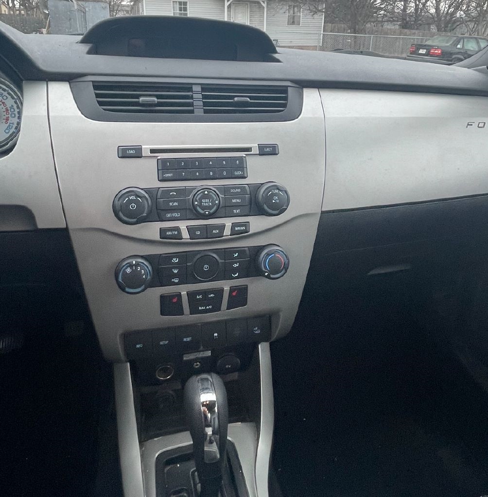 Ford Focus SEL Sedan 2011