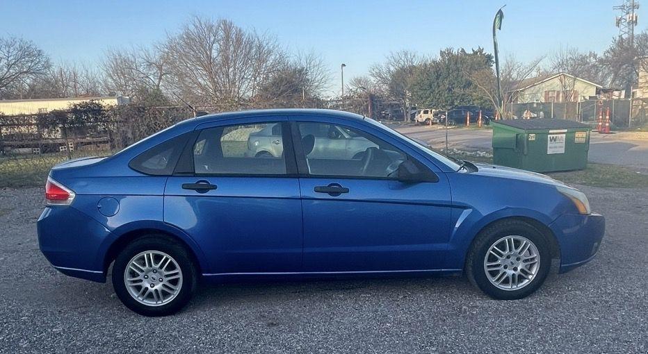Ford Focus SE Sedan 2011
