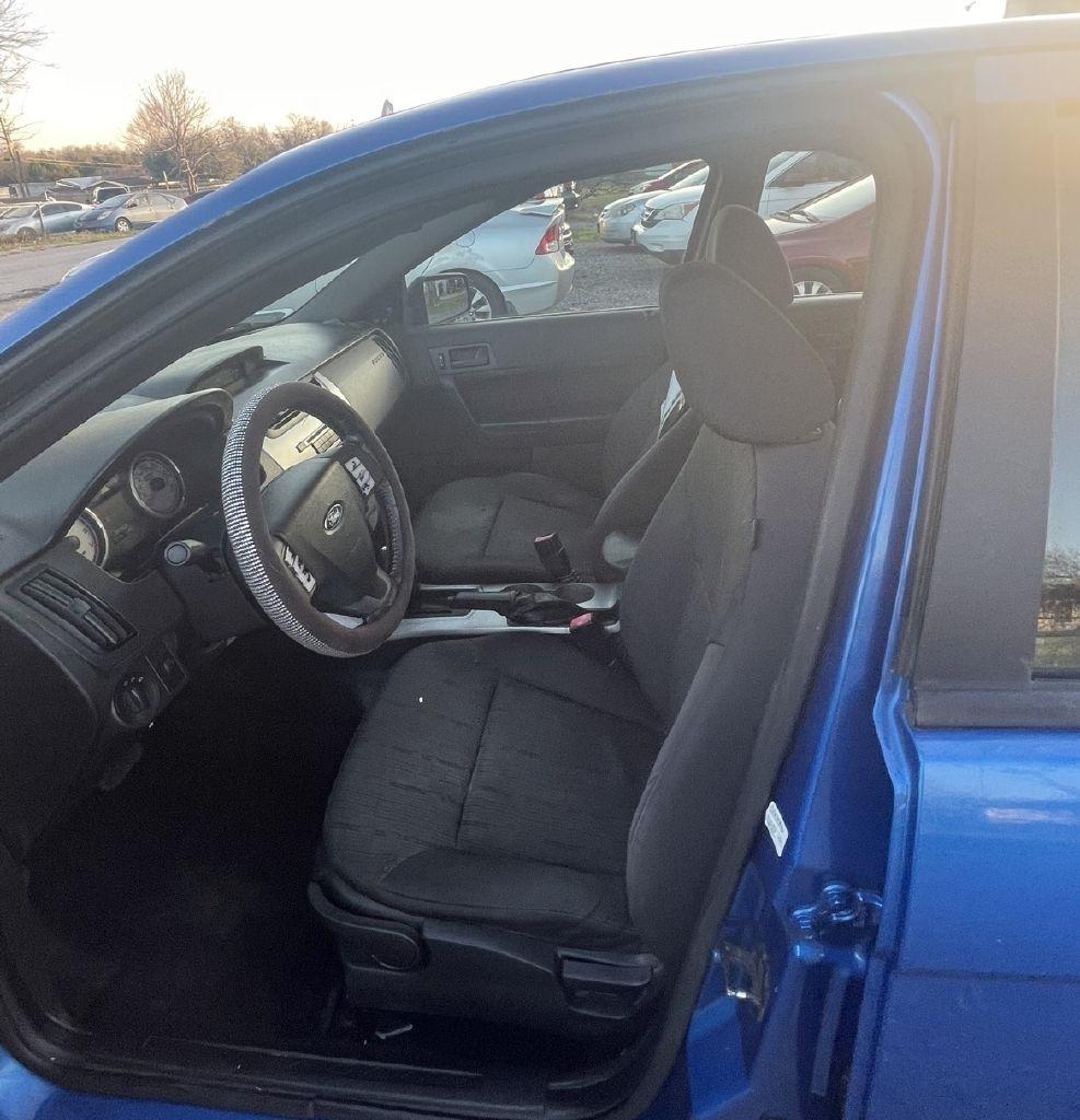 Ford Focus SE Sedan 2011