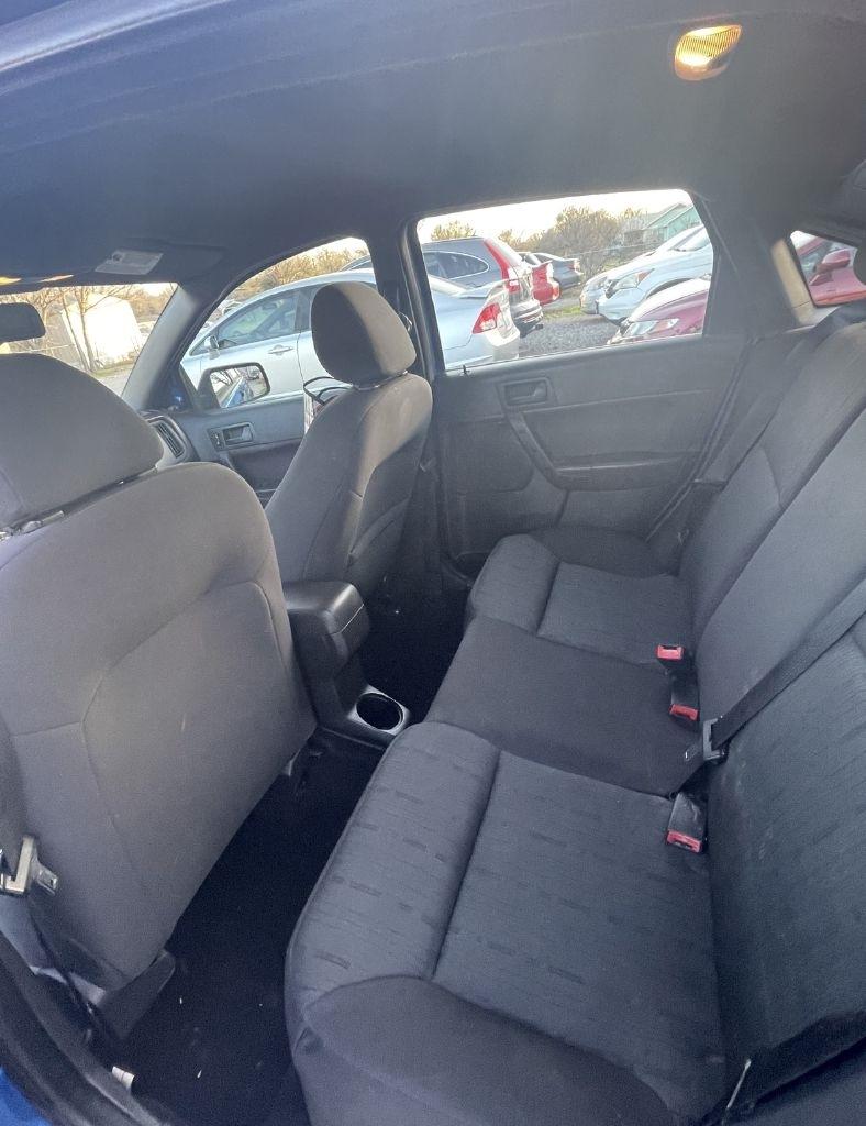 Ford Focus SE Sedan 2011