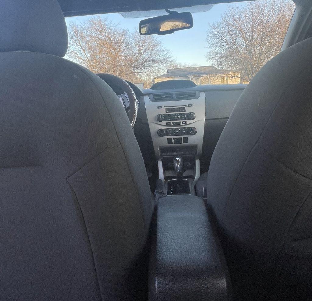 Ford Focus SE Sedan 2011