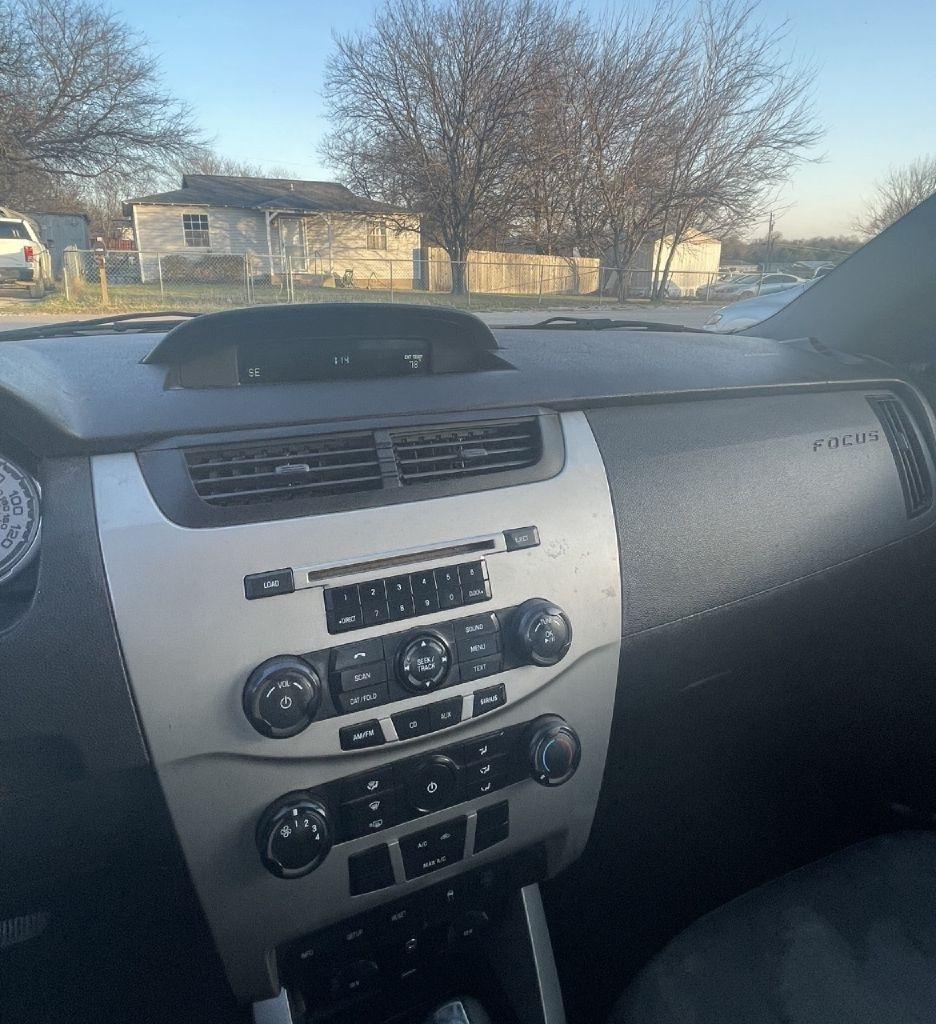 Ford Focus SE Sedan 2011