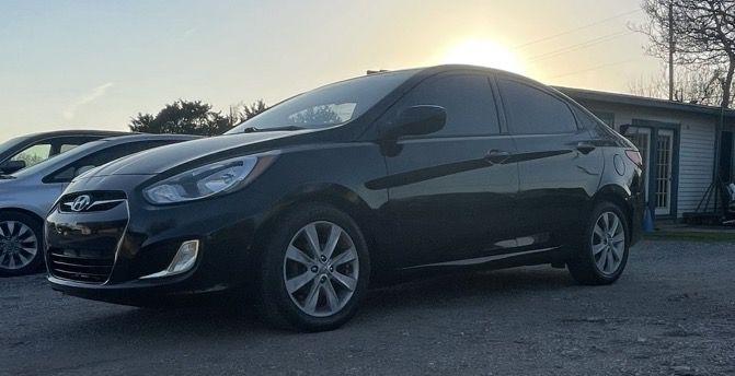 2012 Hyundai Accent GLS 4-Door