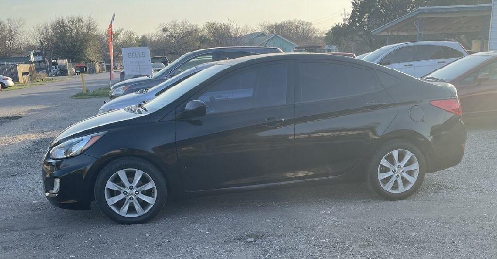 Hyundai Accent GLS 4-Door 2012