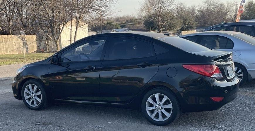 Hyundai Accent GLS 4-Door 2012