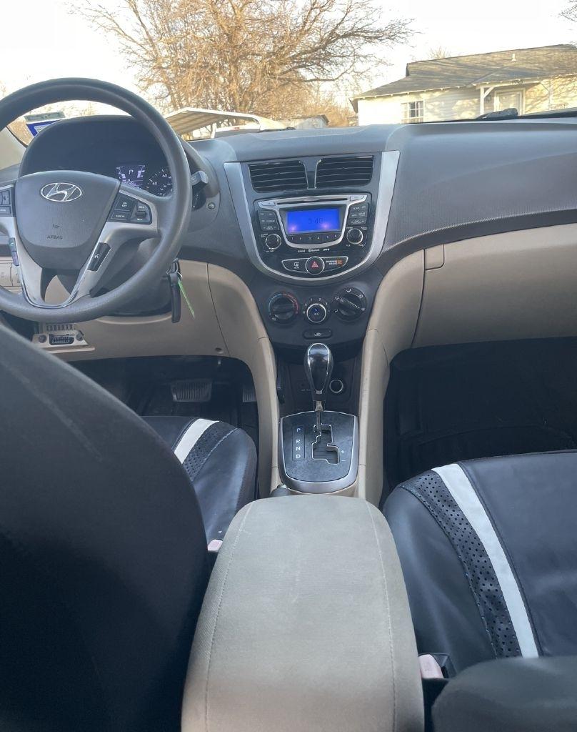 Hyundai Accent GLS 4-Door 2012