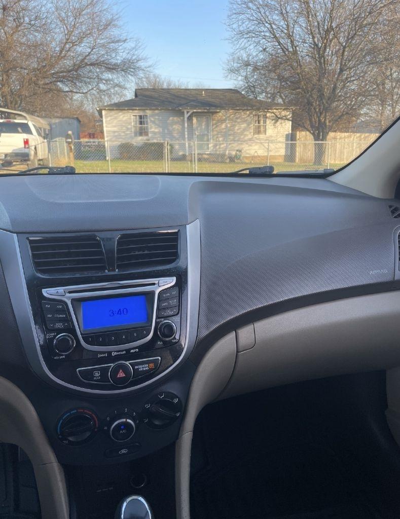 Hyundai Accent GLS 4-Door 2012