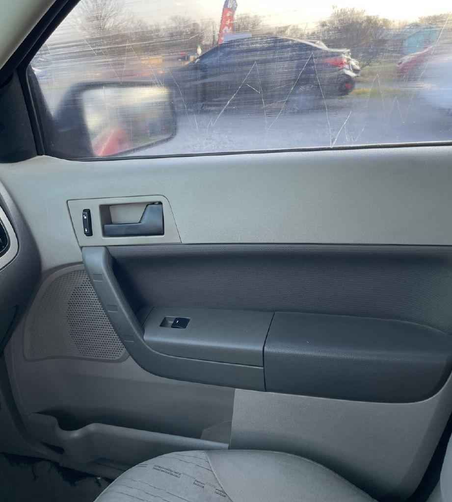 Ford Focus SE Sedan 2008