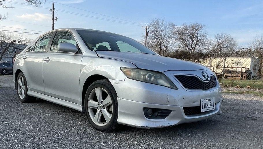 Toyota Camry Base 6-Spd AT 2011