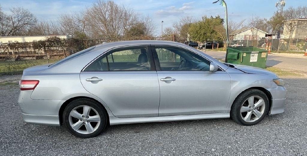 Toyota Camry Base 6-Spd AT 2011