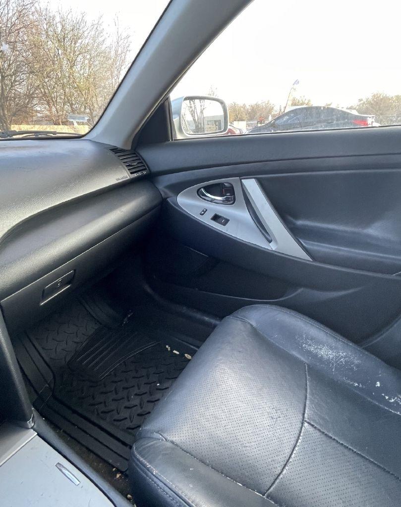 Toyota Camry Base 6-Spd AT 2011