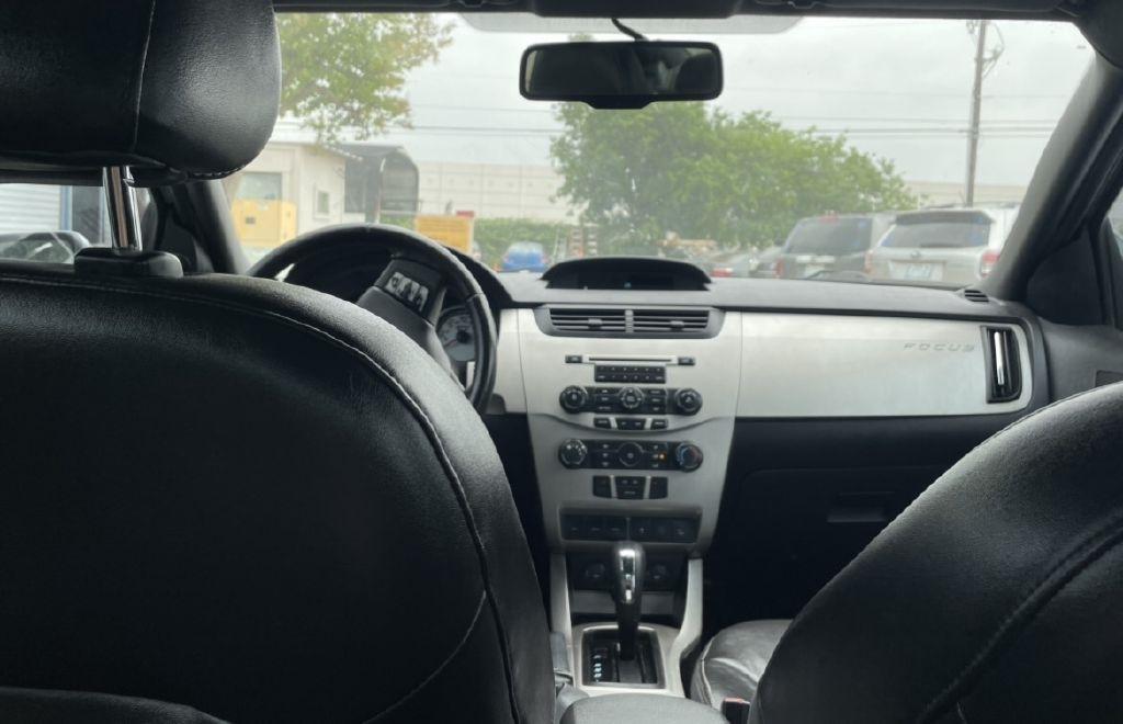 Ford Focus SEL Sedan 2010