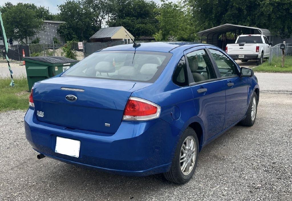 Ford Focus SE Sedan 2010