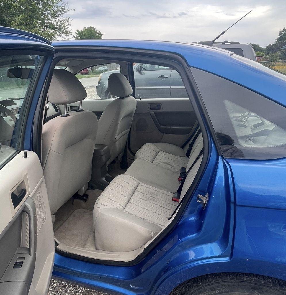 Ford Focus SE Sedan 2010