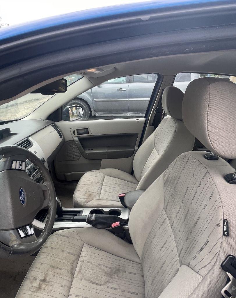 Ford Focus SE Sedan 2010