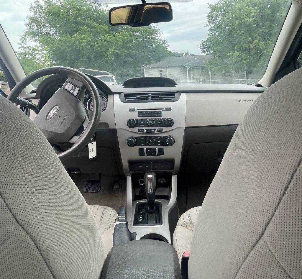 Ford Focus SE Sedan 2010