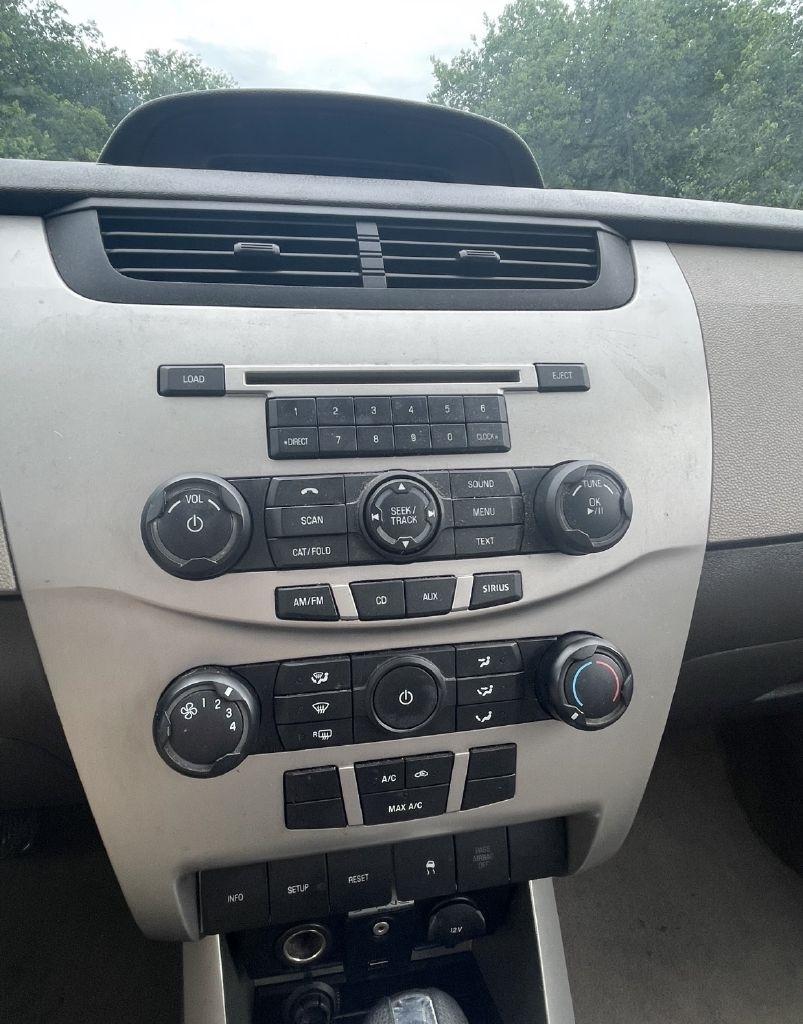 Ford Focus SE Sedan 2010