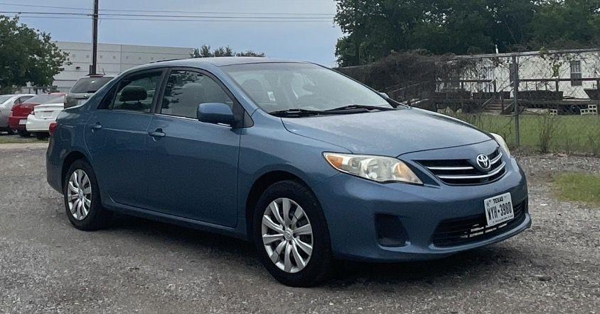 Toyota Corolla S 5-Speed MT 2013