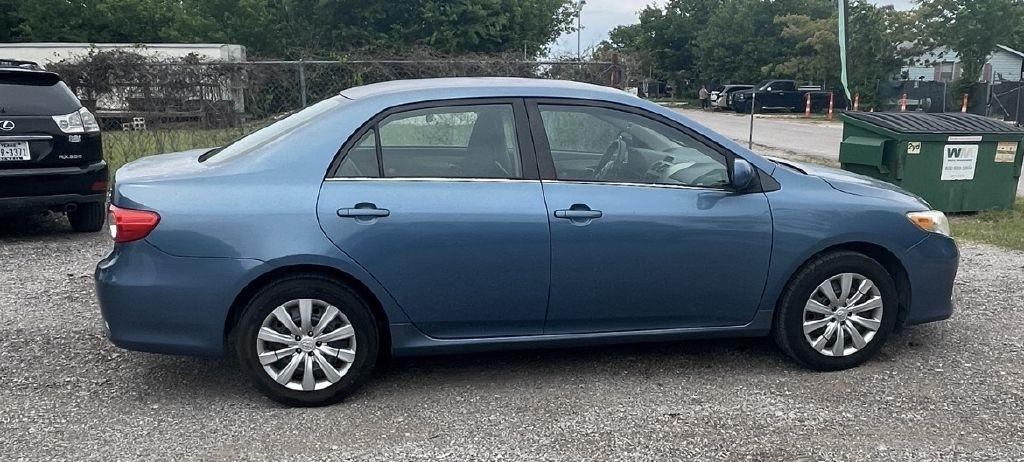 Toyota Corolla S 5-Speed MT 2013