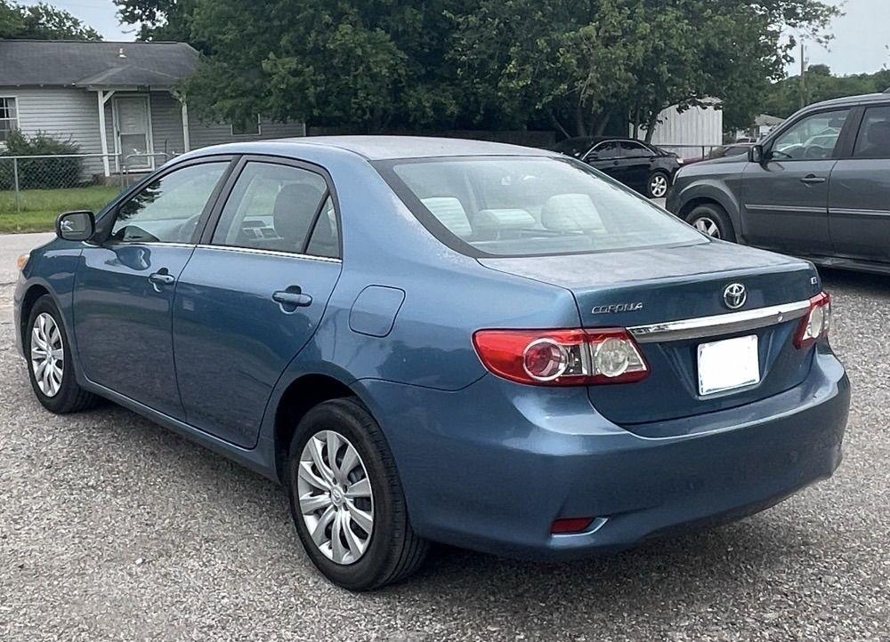 Toyota Corolla S 5-Speed MT 2013