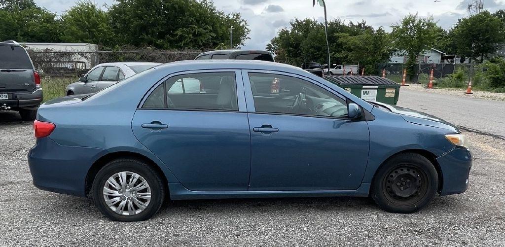Toyota Corolla S 5-Speed MT 2013