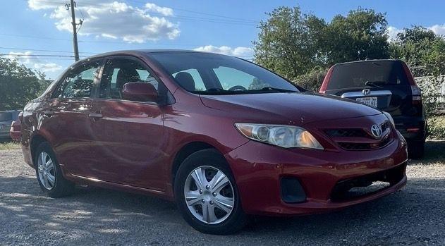 Toyota Corolla Base 5-Speed MT 2011