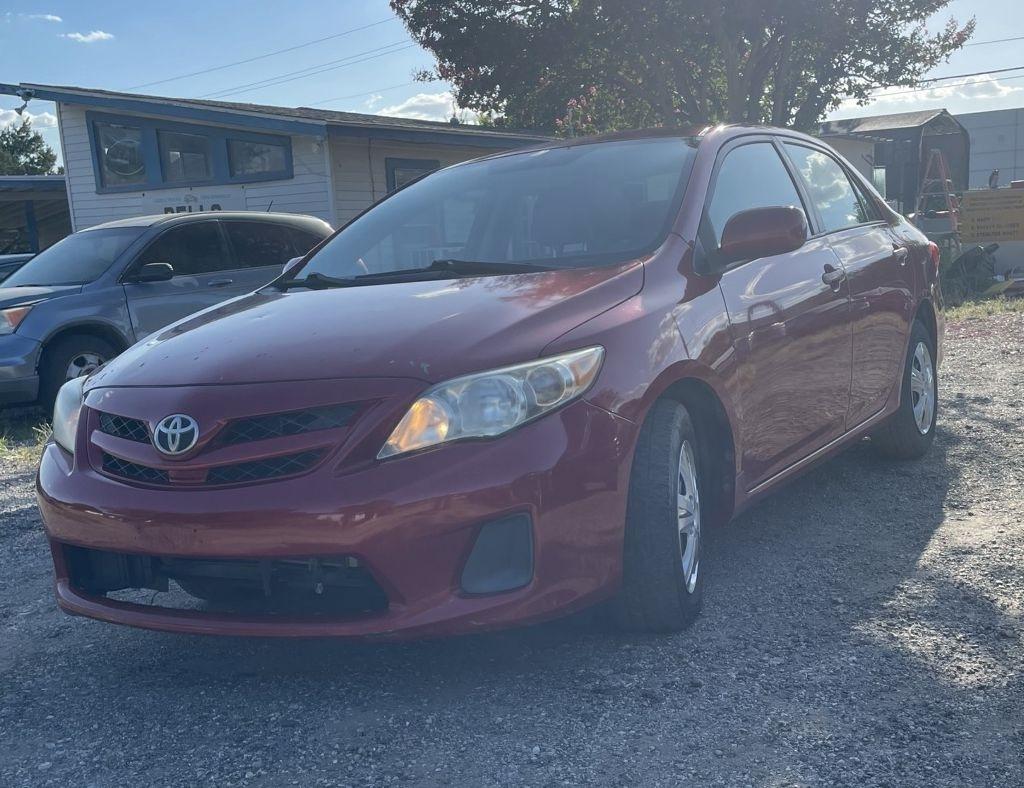 Toyota Corolla Base 5-Speed MT 2011