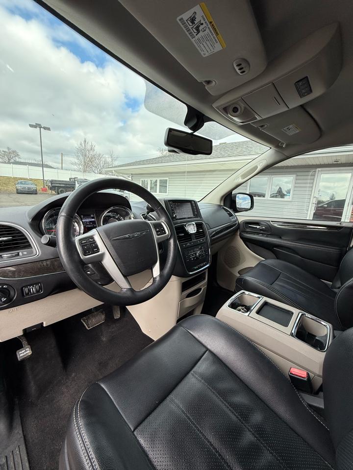 Chrysler Town & Country Touring-L 2014