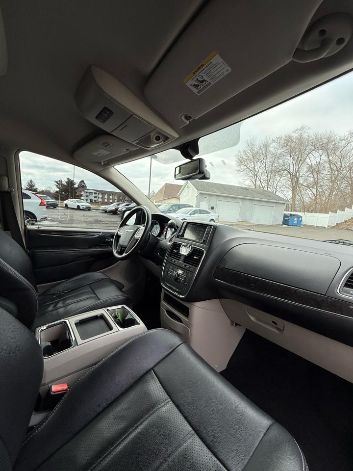 Chrysler Town & Country Touring-L 2014