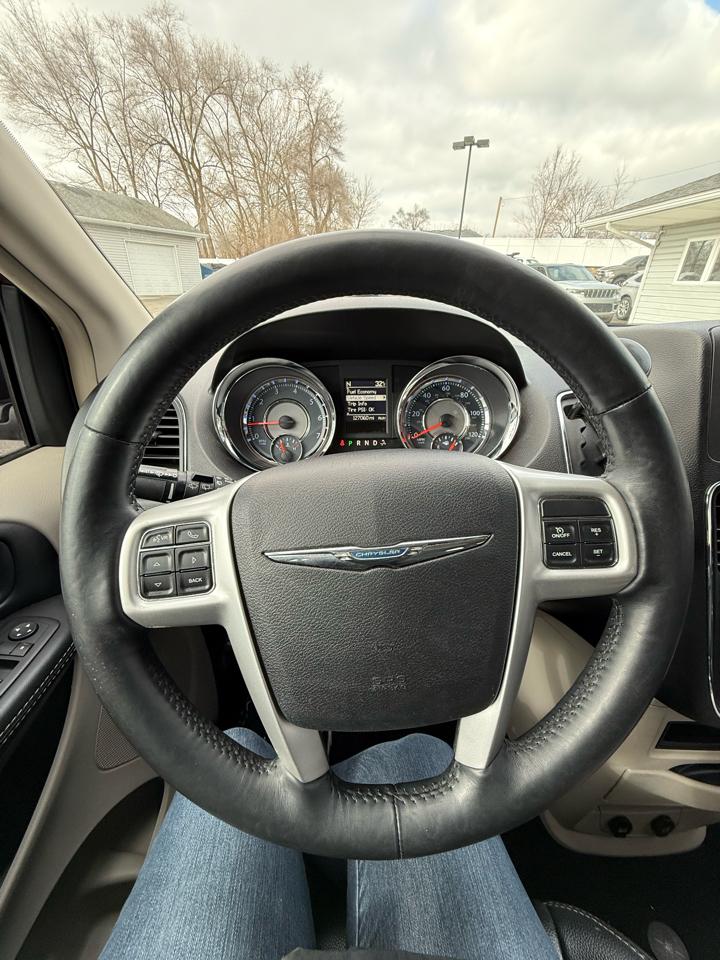 Chrysler Town & Country Touring-L 2014