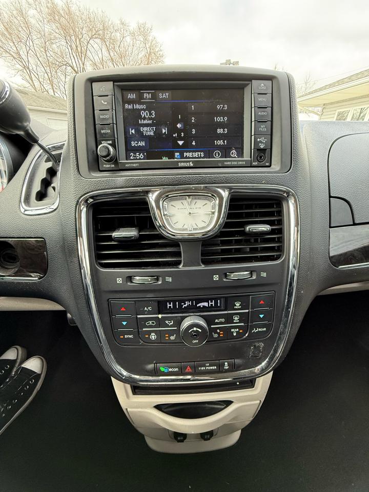 Chrysler Town & Country Touring-L 2014