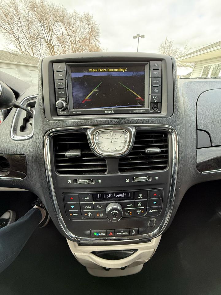 Chrysler Town & Country Touring-L 2014