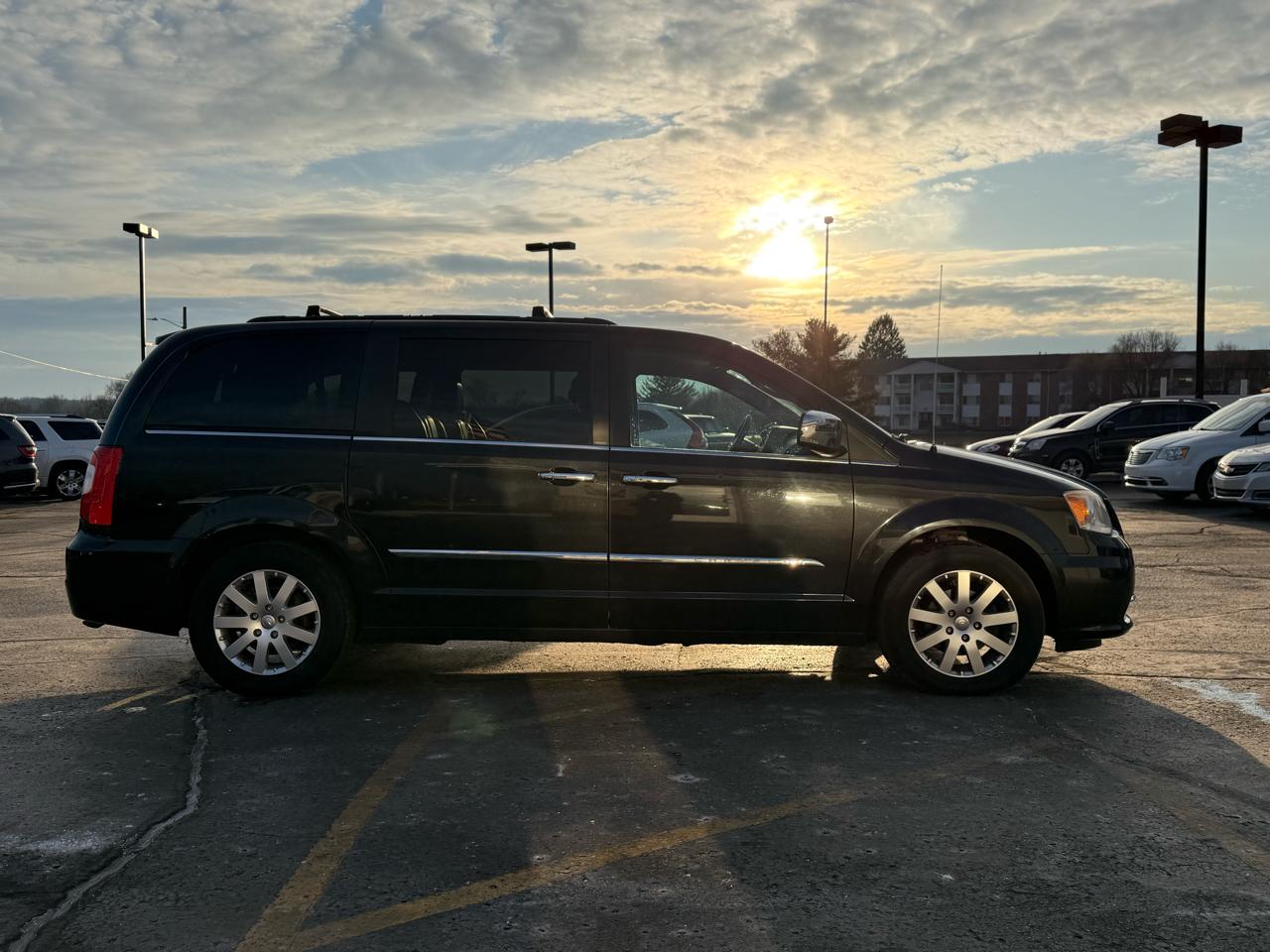 Chrysler Town & Country Touring-L 2011