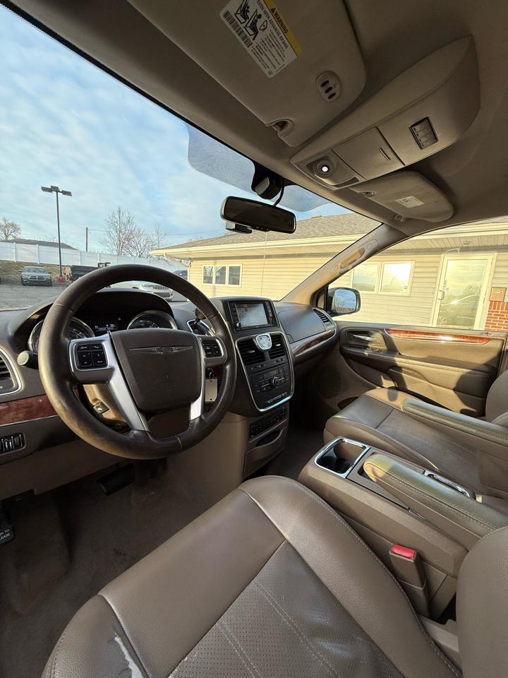 Chrysler Town & Country Touring-L 2011