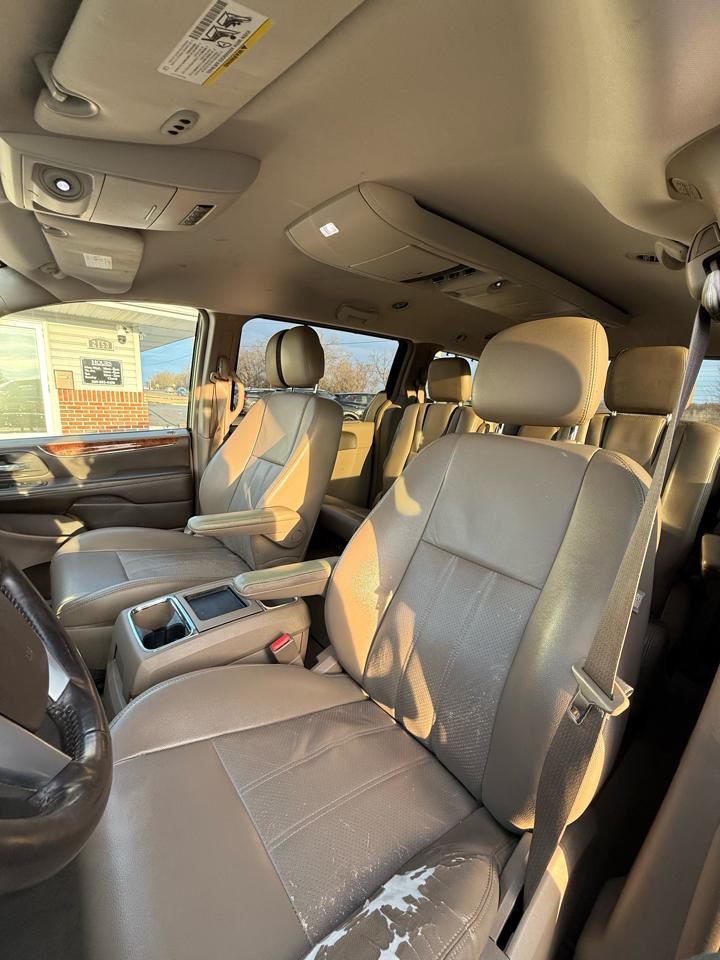 Chrysler Town & Country Touring-L 2011