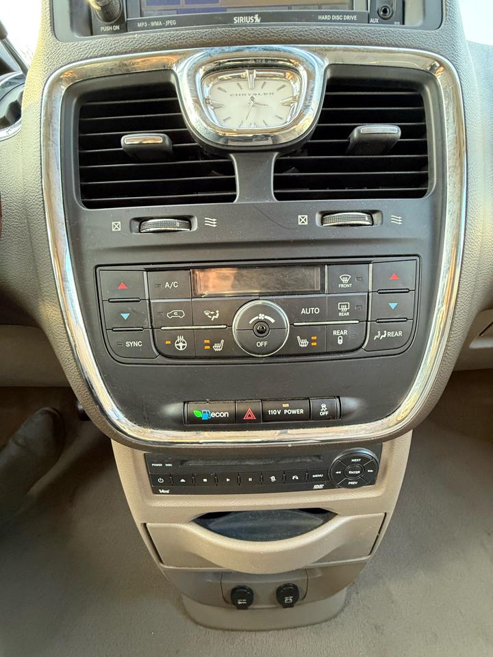 Chrysler Town & Country Touring-L 2011