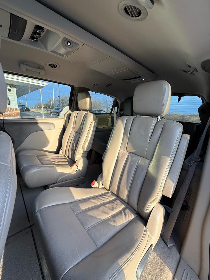 Chrysler Town & Country Touring-L 2011