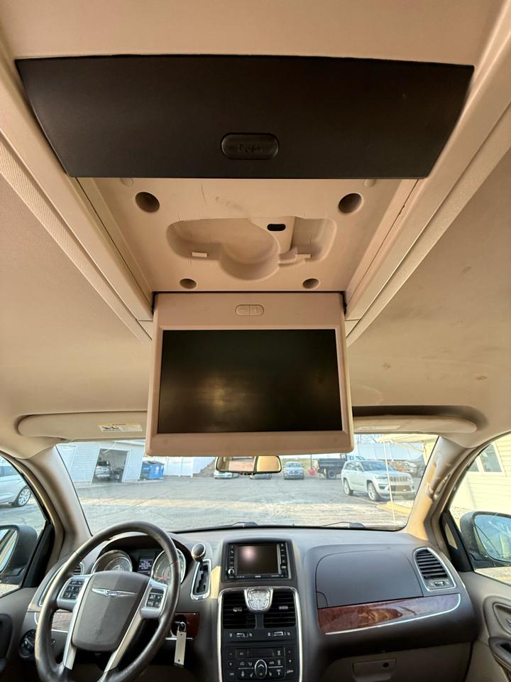 Chrysler Town & Country Touring-L 2011