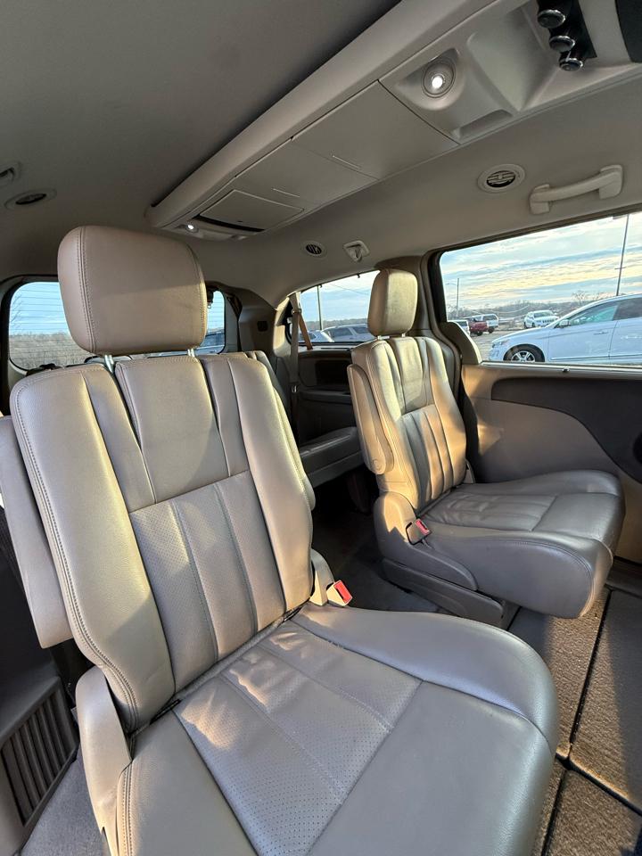 Chrysler Town & Country Touring-L 2011